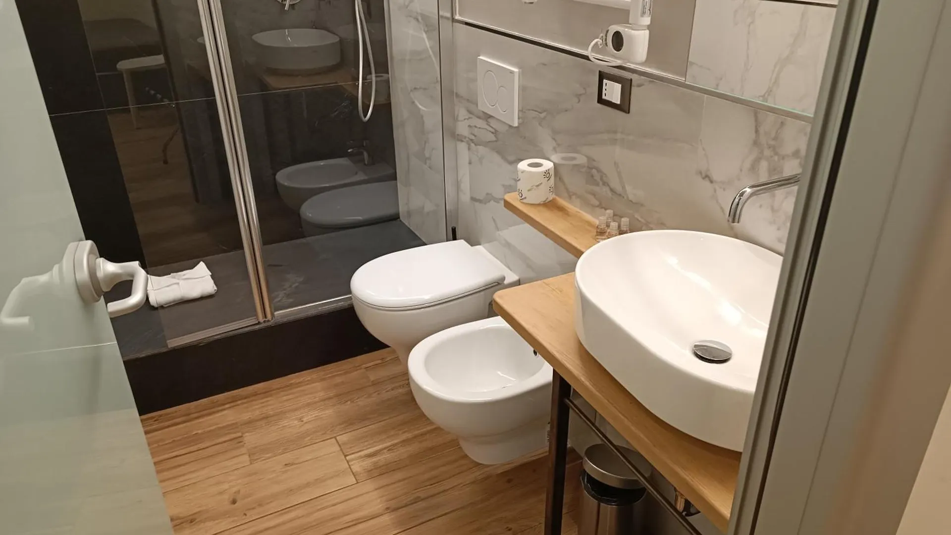 Aparthotel Il Giardino di Elettra - FreeParking Genova